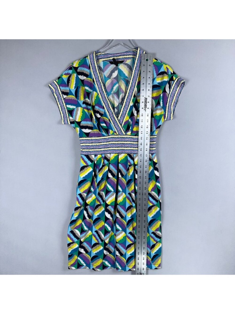 BCBGMAXAZRIA Dress Size Medium Multicolored Geometric Print Short Sleeve V-Neck - Picture 6 of 9